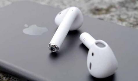 Беспроводные наушники Apple AirPods 2 могут показать в это году